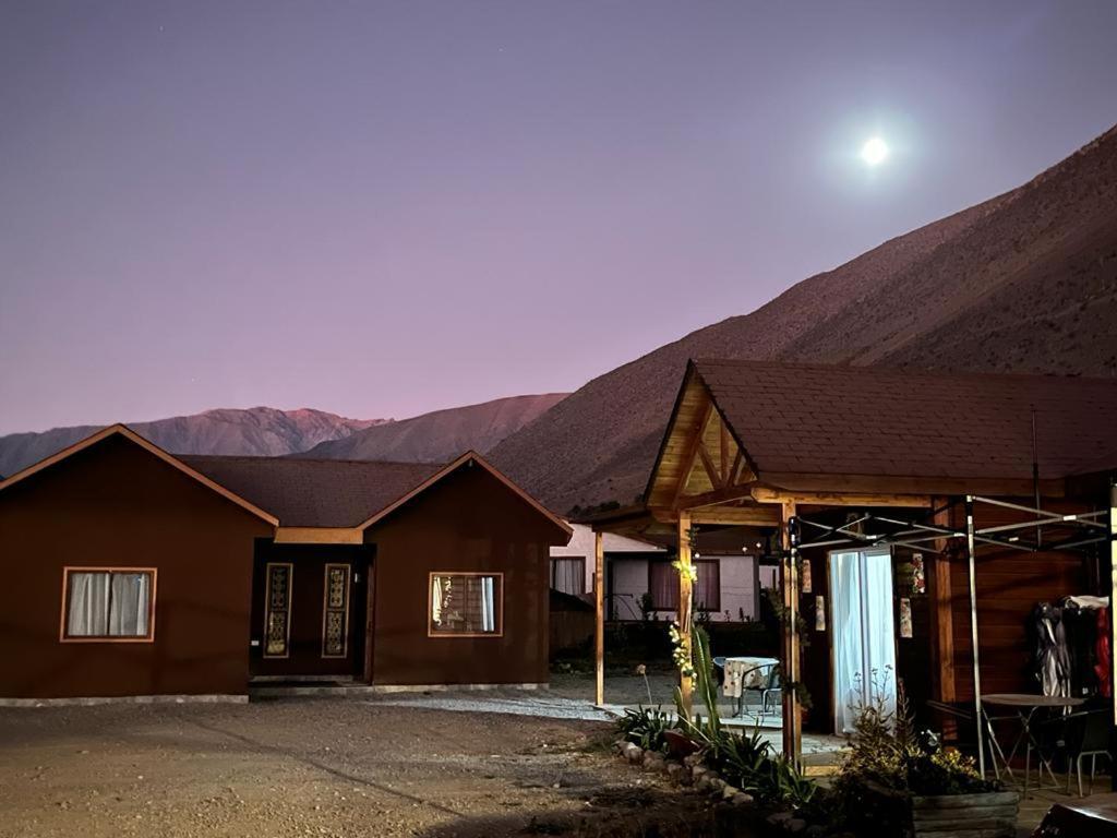 Cabanas Vicuna Cielo De Peralillo - Valle De Elqui 外观 照片