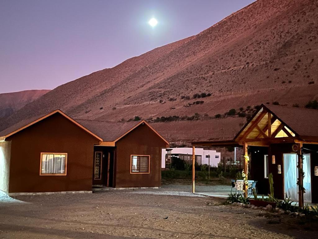 Cabanas Vicuna Cielo De Peralillo - Valle De Elqui 外观 照片